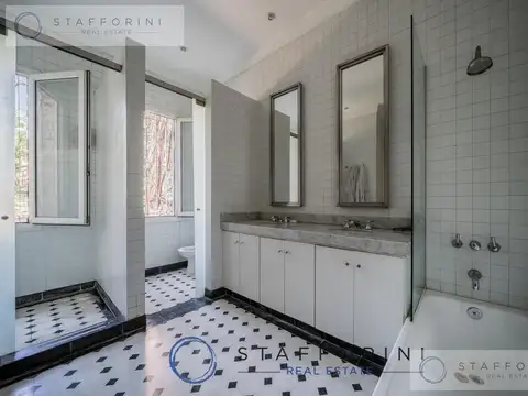 Casa de 8 ambientes 5 baños completos, doble dep. Jardin y pileta Belgrano