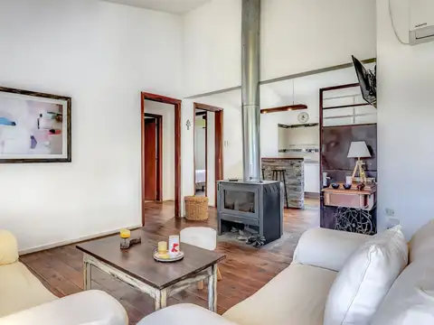 Se vende casa de 2 dormitorios en Playa Hermosa