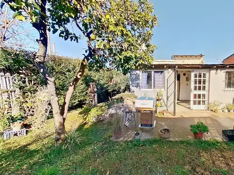 VENTA CASA GONZALEZ CATAN 4 AMB  ESQUINA  PERMUTA