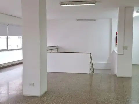 Alquiler - Local Oficinas - 153 m2 - Flores
