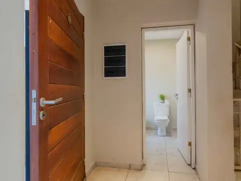 Casa 6 ambientes con 2 baños