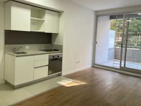 Loyola 100, Piso 1