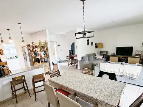 Casa en Venta con 4 cocheras