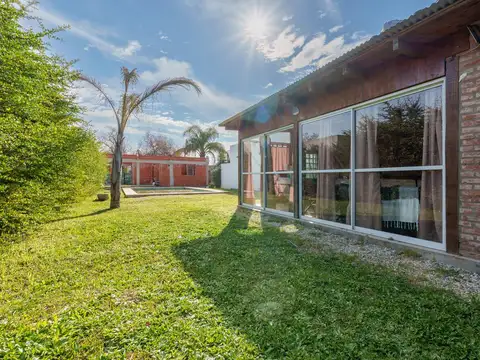 VENTA CASA CON QUINCHO Y PILETA