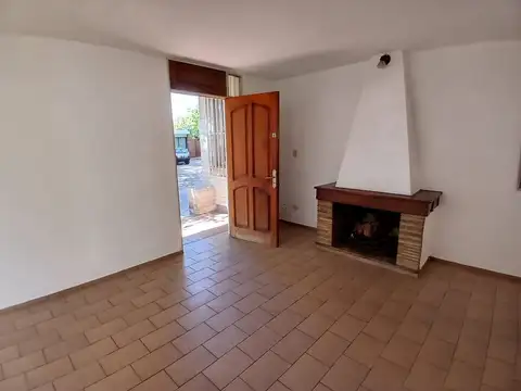 Casa 6 ambientes con 2 baños