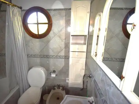 Casa 4 ambientes con 2 baños