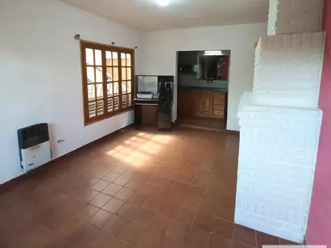 Casa 4 ambientes con 1 baño