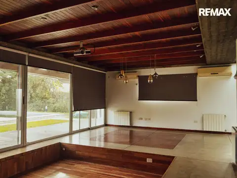 Casa 6 ambientes con 4 baños