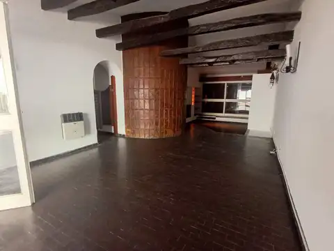 Casa 7 ambientes con 4 baños