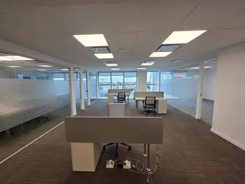 Oficina 4 ambientes con 2 baños