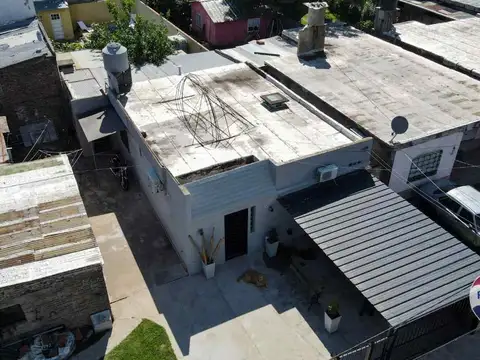 CASA EN VENTA DE 4 AMBIENTES EN LONGCHAMPS