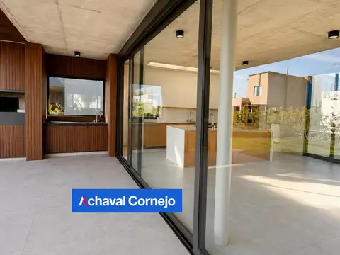 Casa 5 ambientes con 4 baños