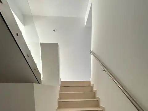 PH 4 ambientes en 3 plantas a estrenar con cochera privada y doble balcón