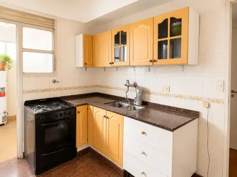 DEPTO 3 AMB EN VENTA FLORES PISO ALTO LUMINOSO