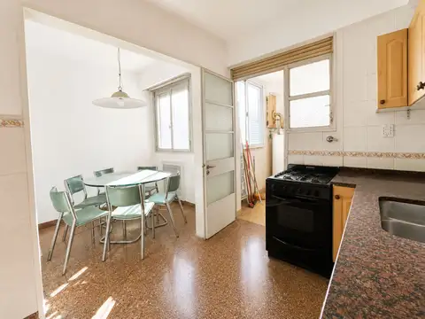 DEPTO 3 AMB EN VENTA FLORES PISO ALTO LUMINOSO