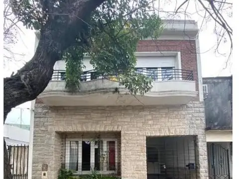 Casa de 6 Ambientes en Bernal Centro