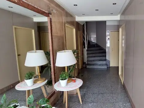 3 ambientes frente balcon todo externoa mts. Gaona