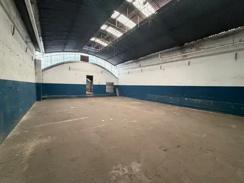 GALPON ALQUILER 550 MTS OFICINA MONTACARGAS VESTUARIO