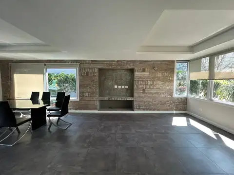 Casa en Venta con 5 cocheras