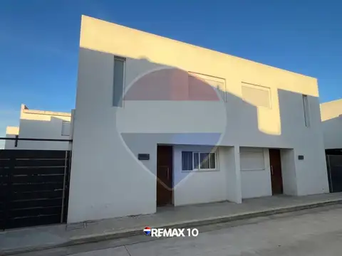 Se vende duplex en cooperativa de viviendas.