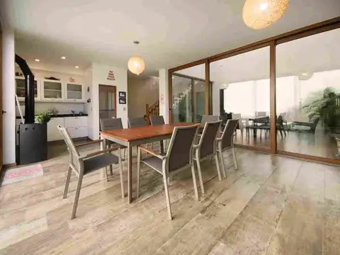 Casa en Venta con 2 cocheras