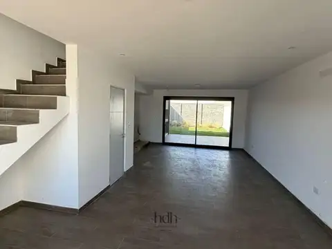 Casa venta 2 dormitorios 2 baños con seguridad 24 hs Docta Boulevard