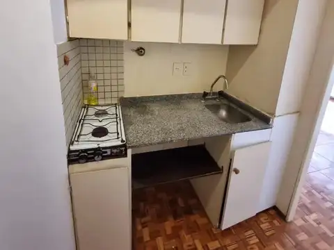 Paraguay e/ Suipacha y Carlos Pellegrini