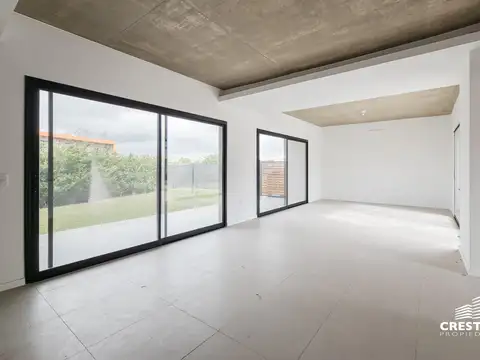 Casa 4 ambientes con 2 baños