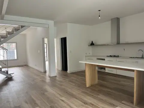 Casa 5 ambientes con 1 baño