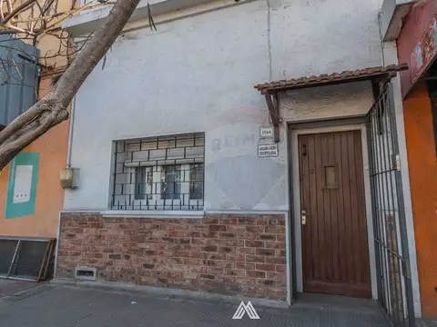 Venta de casa con 2 dormitorios y fondo en Pando