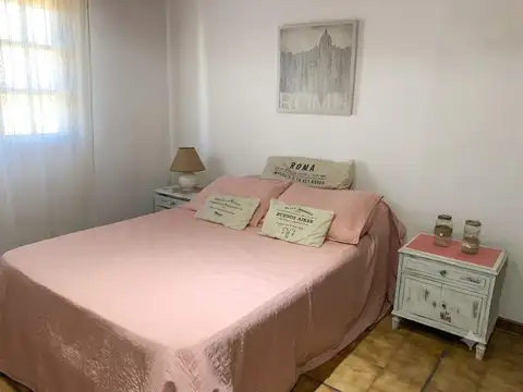 Casa en Alquiler con 1 cochera
