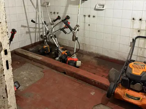 Local en Alquiler en Los Hornos, $ 3.200.000