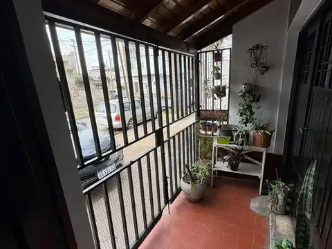 Depto Tipo Casa en Alquiler de 4 ambientes