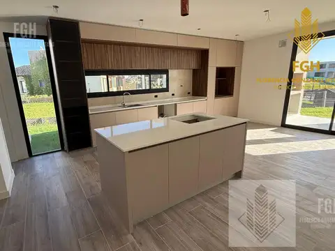 Casa en venta al Río  El Naudir