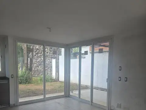 Casa Venta en  Housing Las Veras duplex de 2 dormitorios con patio valle escondido