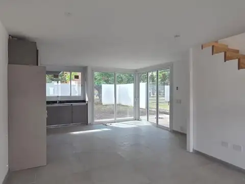 Casa Venta en  Housing Las Veras duplex de 2 dormitorios con patio valle escondido