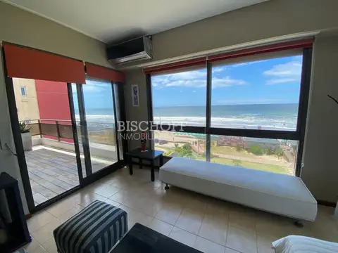 DEPARTAMENTO DE 3 AMBIENTES CON VISTA AL MAR Y COCHERA