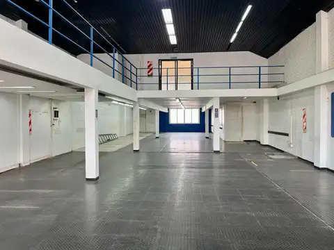 Gran Local en excelente estado y ubicacion