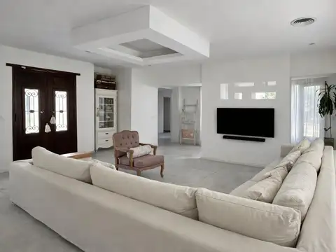 Casa en Venta con 8 cocheras