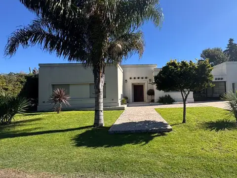 Casa en Pueblo Esther