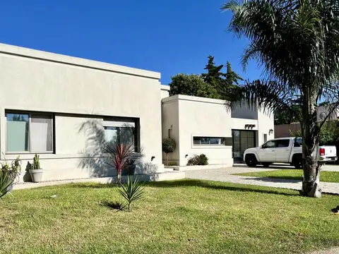 Casa 6 ambientes con 3 baños
