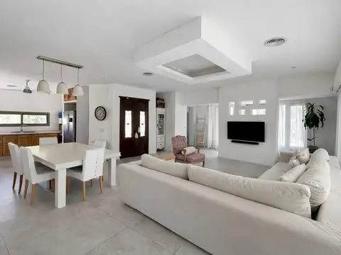 Casa en Venta con 8 cocheras