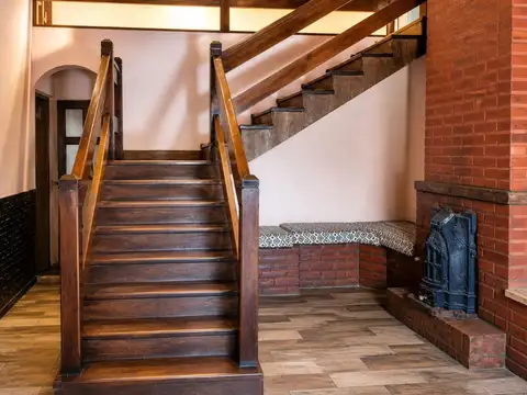 Casa 12 ambientes con 2 baños