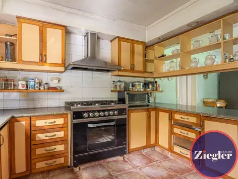 Casa en Venta con 6 cocheras