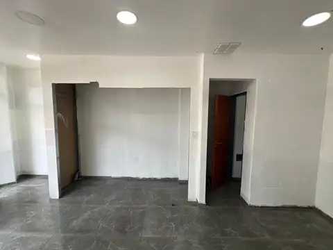 LOCAL EN VENTA ESQUINA BONORINO Y BONIFACIO -18M2- FLORES