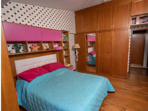 Casa en Venta con 8 cocheras