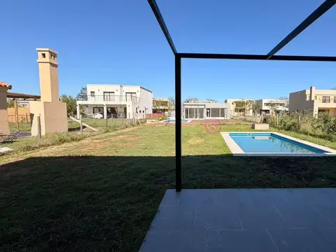 Casa 5 ambientes con 3 baños