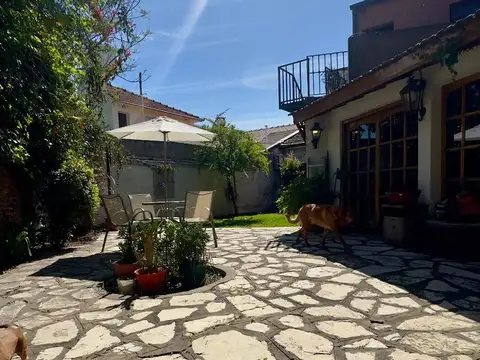 Casa 6 ambientes con 2 baños