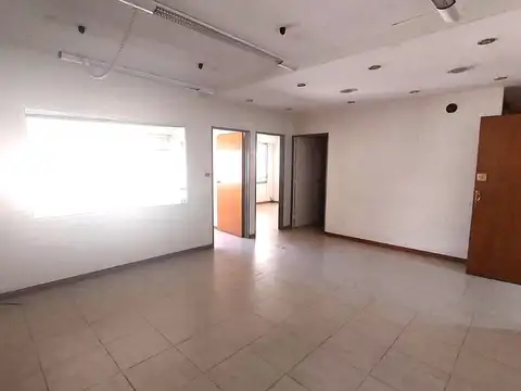 Oficina 3 ambientes con 1 baño