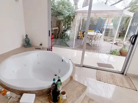 7 E/ 110 Y 112: CASA EN VENTA EN PUNTA LARA, A 3 CUADRAS DEL RÍO